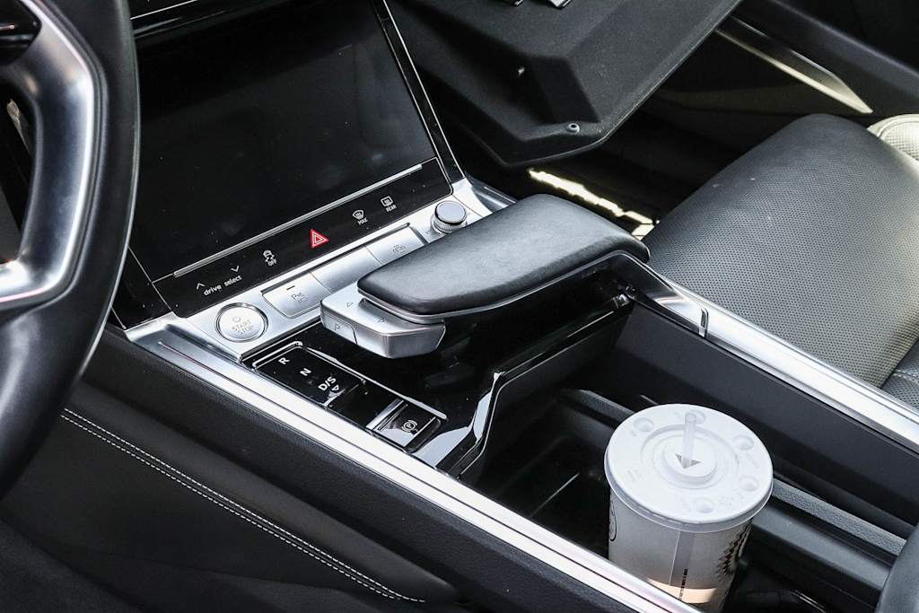 Thumbnail: 2019 Audi e-tron - 9