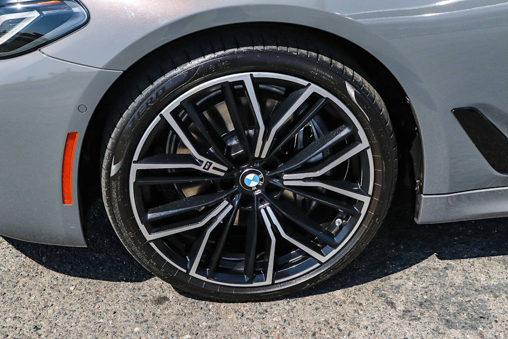 Thumbnail: 2021 BMW 5 Series - 22