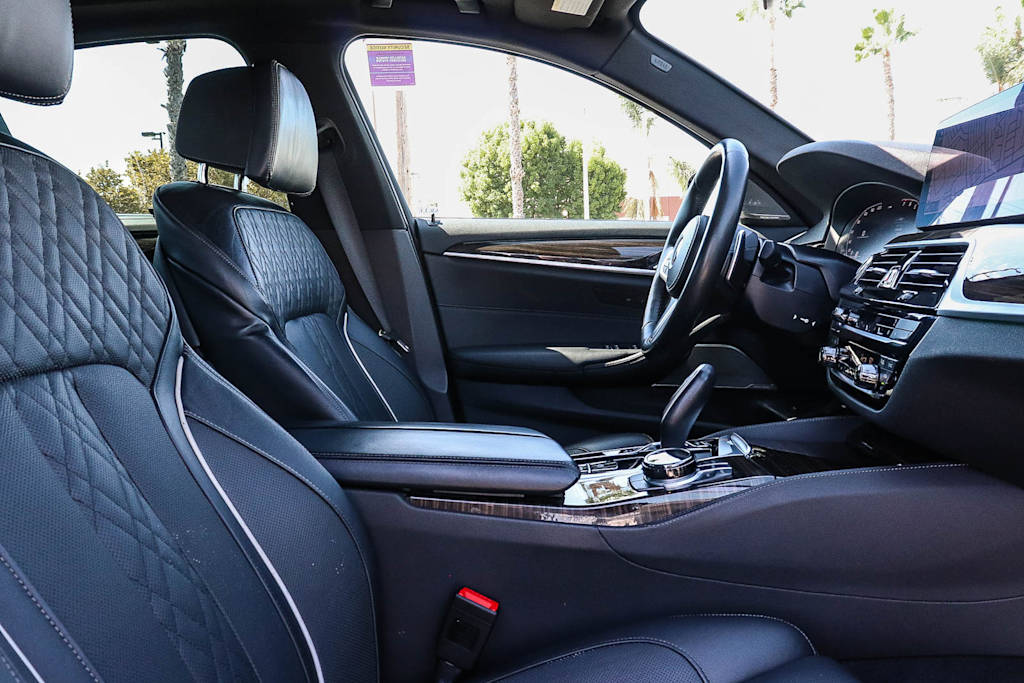 Thumbnail: 2021 BMW 5 Series - 10