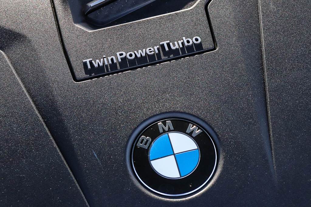 Thumbnail: 2021 BMW 5 Series - 36