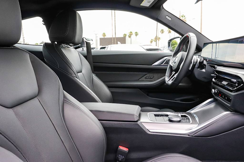 Thumbnail: 2026 BMW 4 Series - 10
