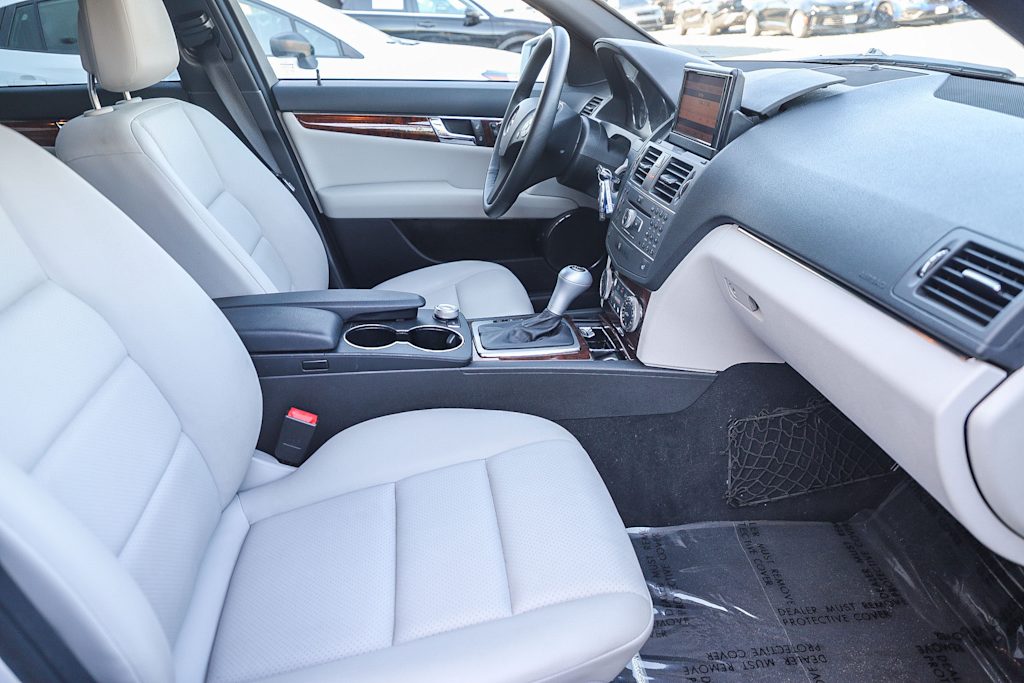 Thumbnail: 2011 Mercedes-Benz C-Class - 9