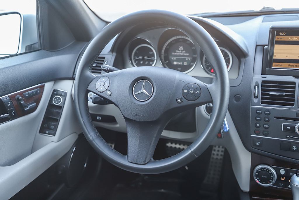 Thumbnail: 2011 Mercedes-Benz C-Class - 8