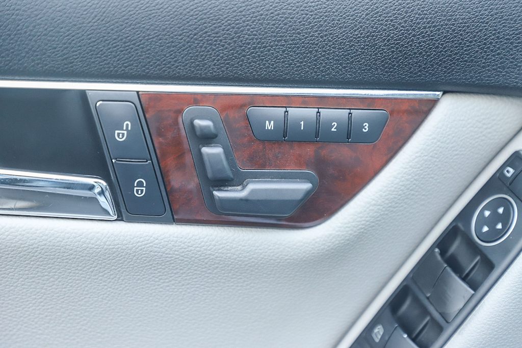 Thumbnail: 2011 Mercedes-Benz C-Class - 25