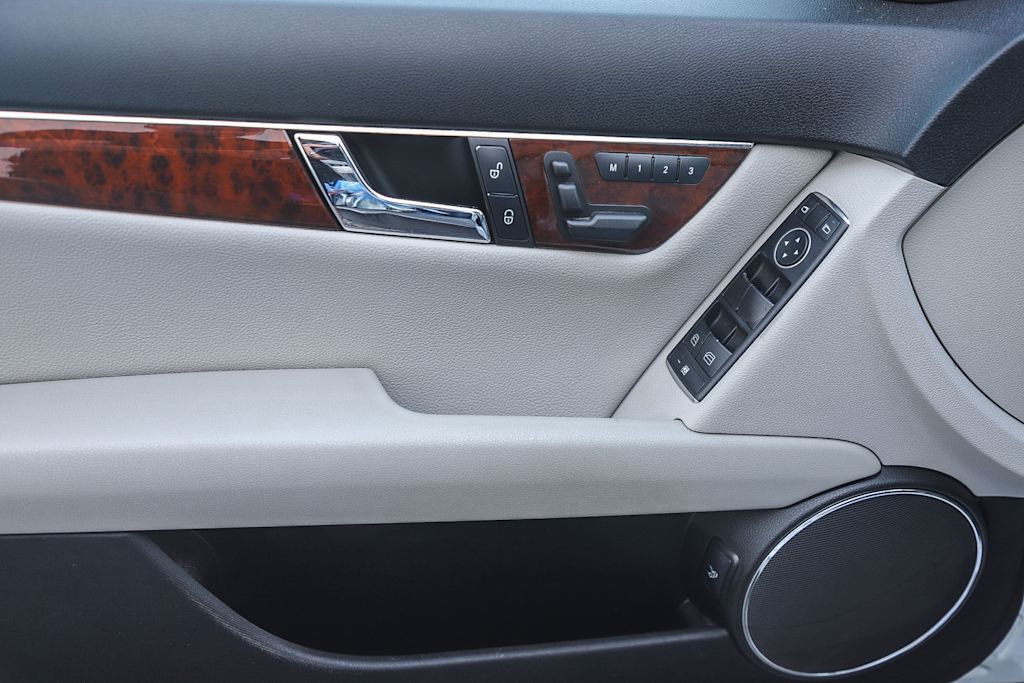 Thumbnail: 2011 Mercedes-Benz C-Class - 24