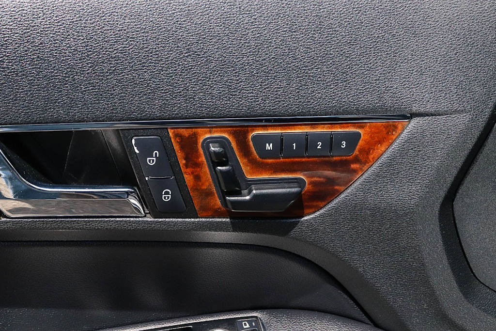 Thumbnail: 2013 Mercedes-Benz E-Class - 32