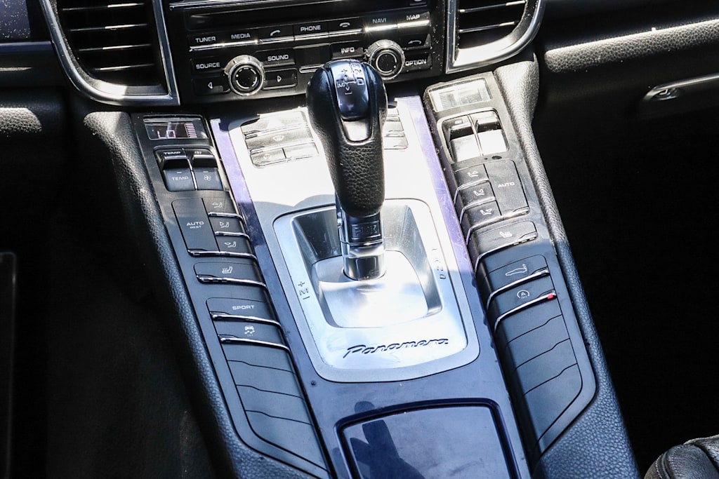 Thumbnail: 2013 Porsche Panamera - 13