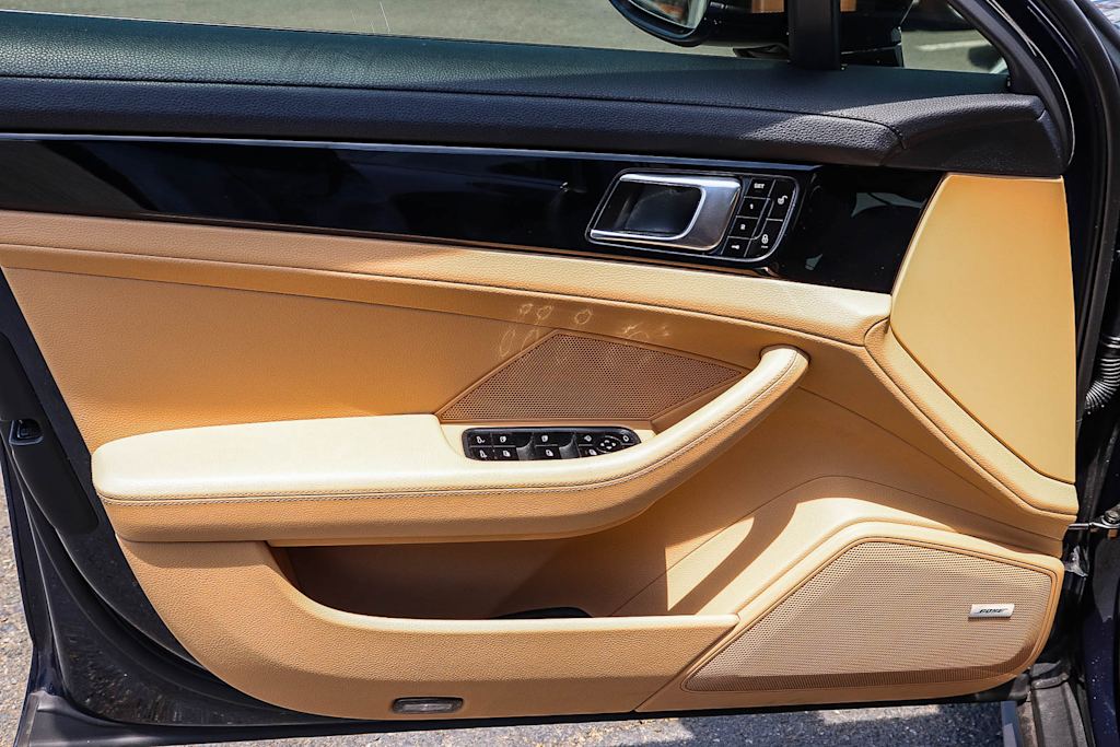 Thumbnail: 2017 Porsche Panamera - 25