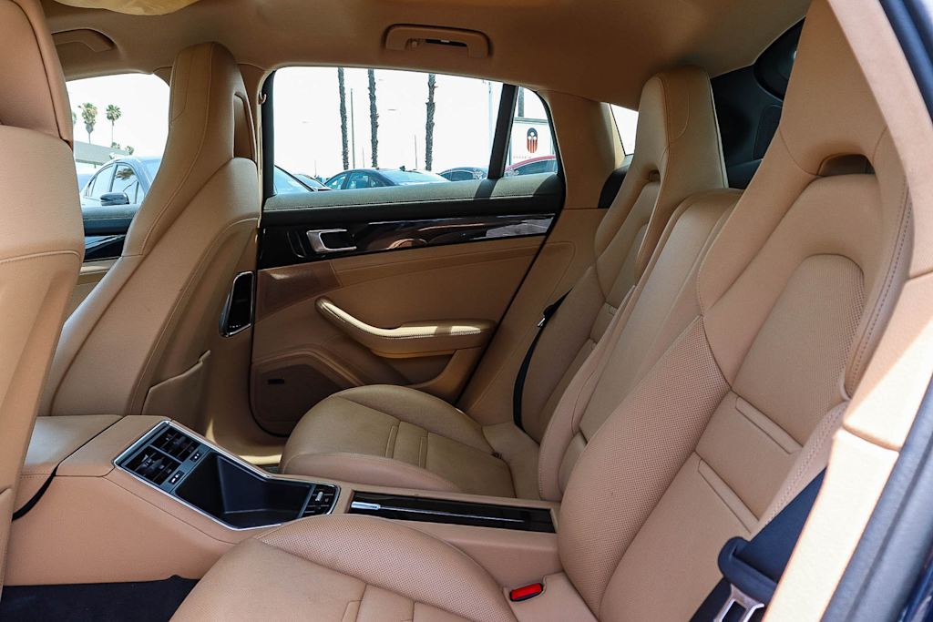Thumbnail: 2017 Porsche Panamera - 11