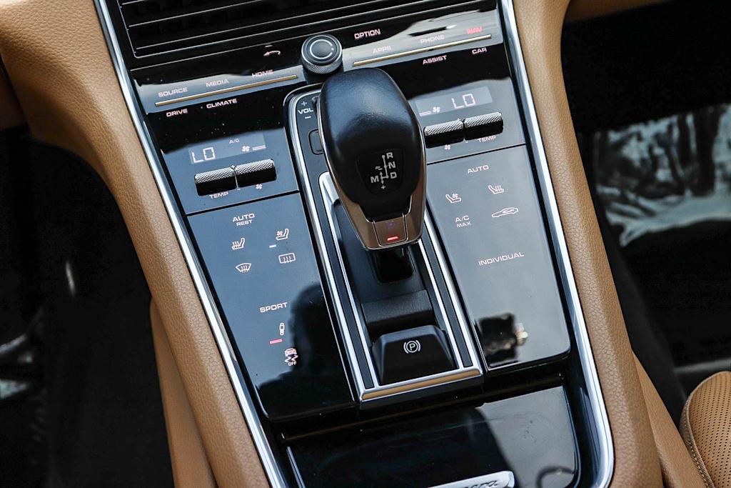 Thumbnail: 2017 Porsche Panamera - 13