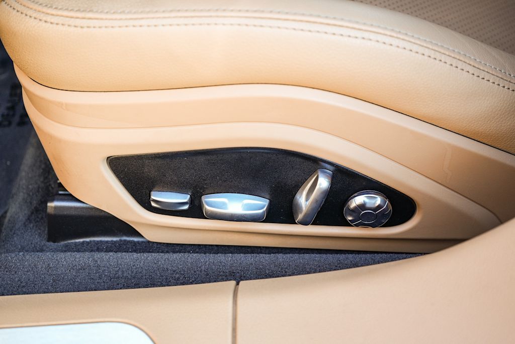 Thumbnail: 2019 Porsche Panamera - 25