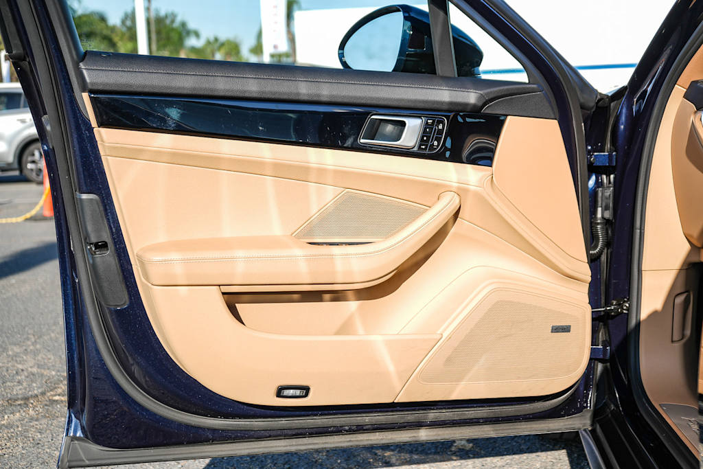 Thumbnail: 2019 Porsche Panamera - 26
