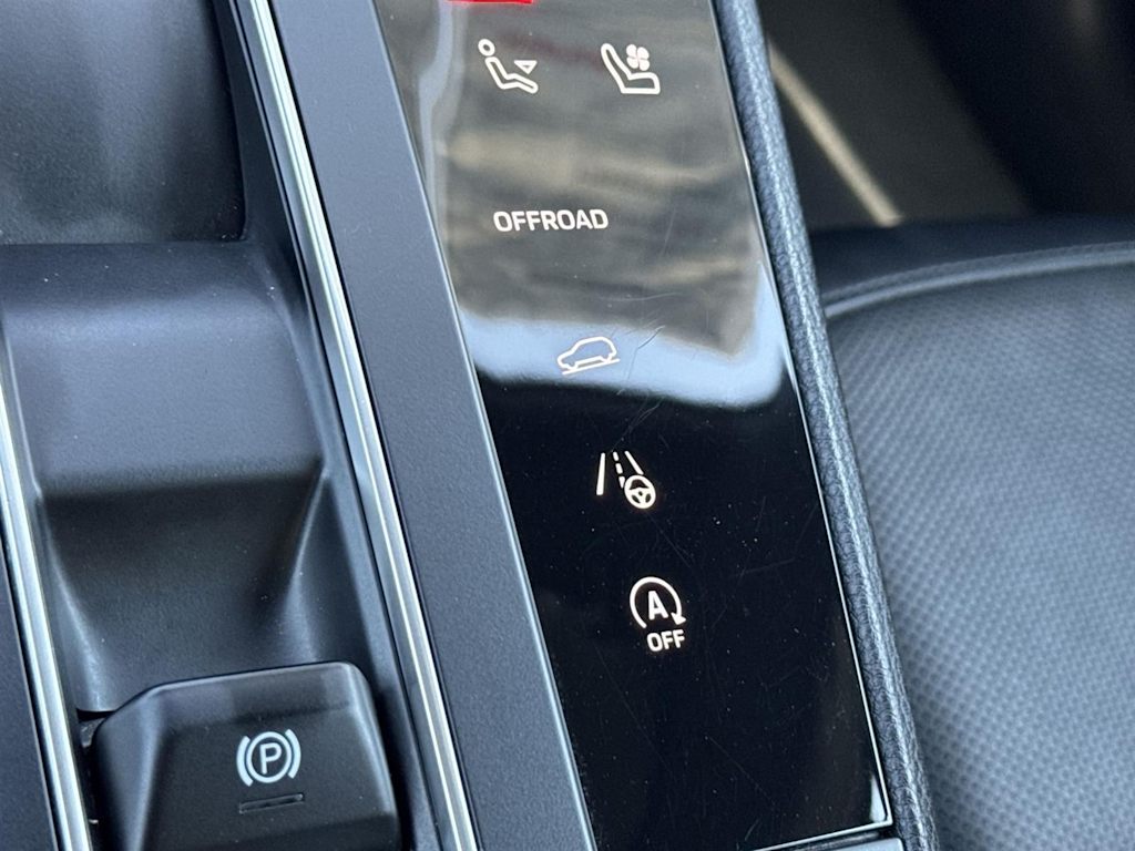 Thumbnail: 2024 Porsche Macan - 26