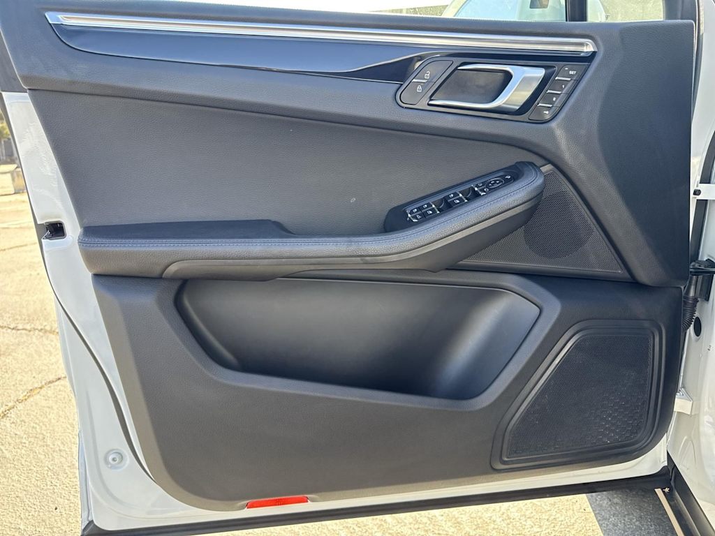 Thumbnail: 2024 Porsche Macan - 28