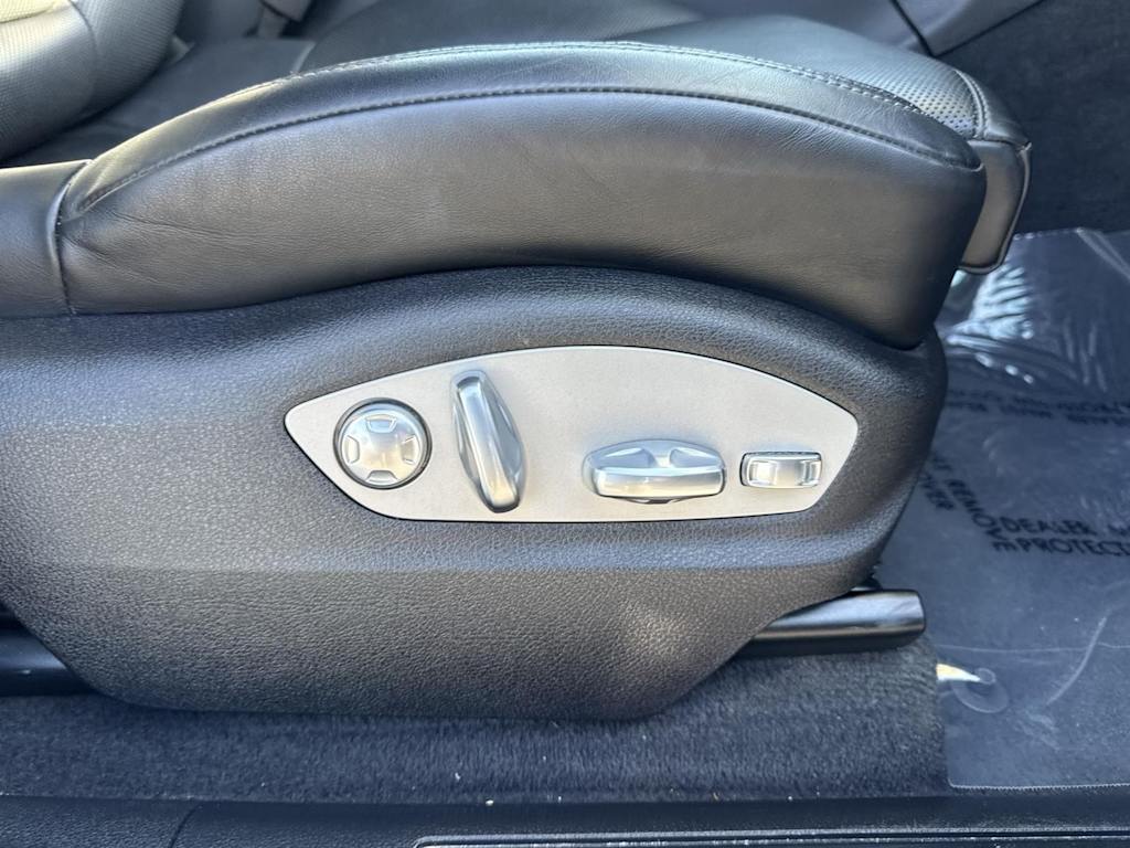 Thumbnail: 2024 Porsche Macan - 36