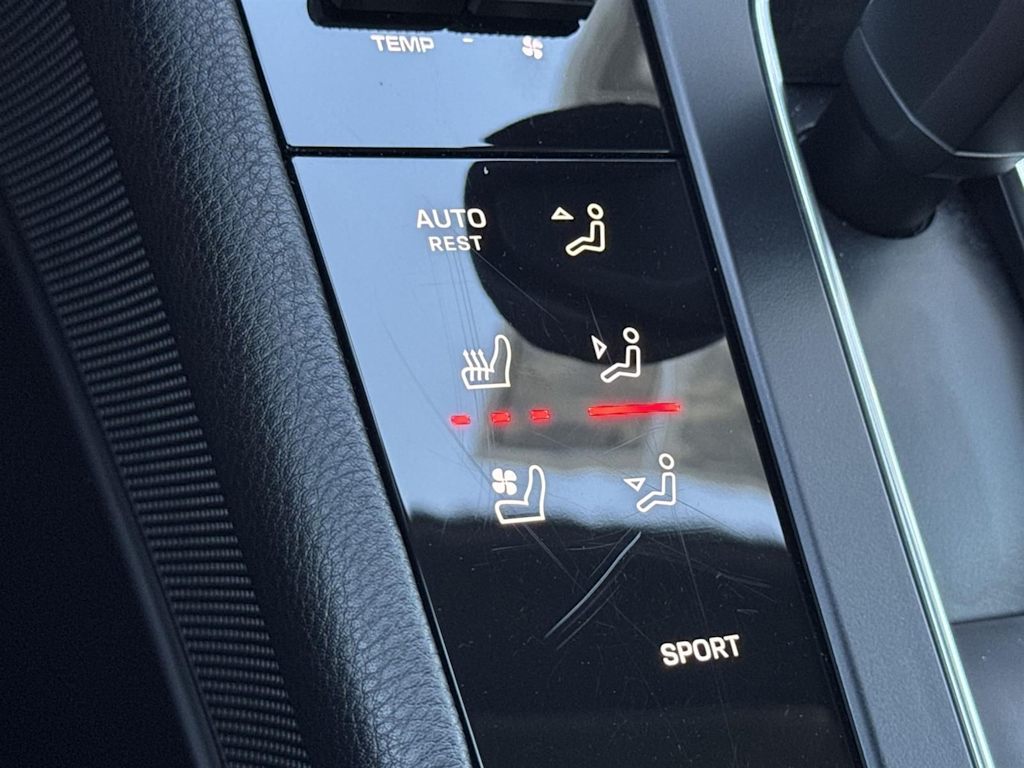 Thumbnail: 2024 Porsche Macan - 27