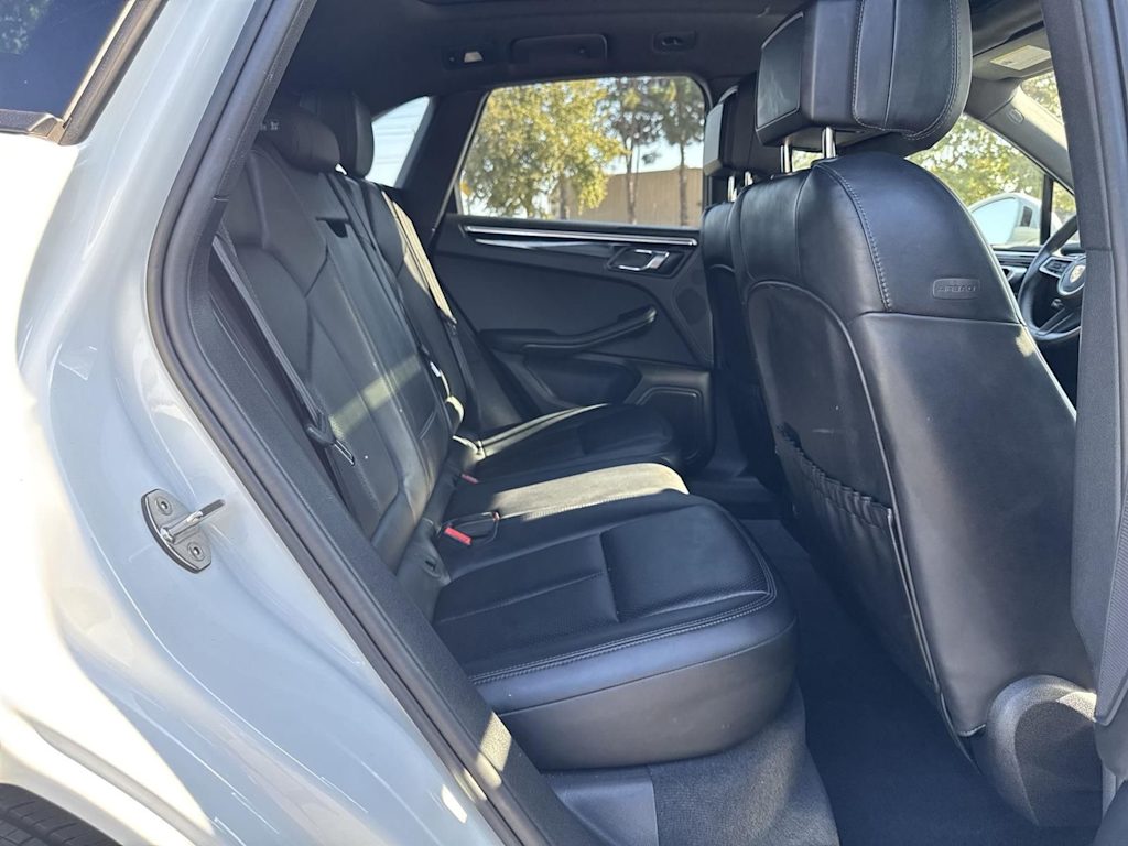 Thumbnail: 2024 Porsche Macan - 34