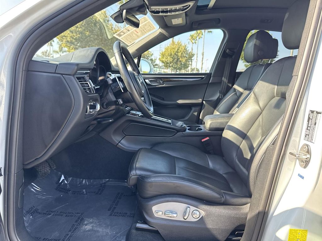 Thumbnail: 2024 Porsche Macan - 9