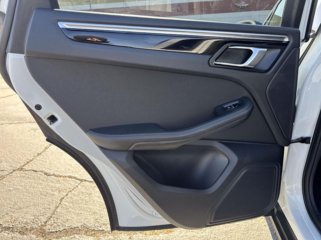 Thumbnail: 2024 Porsche Macan - 32