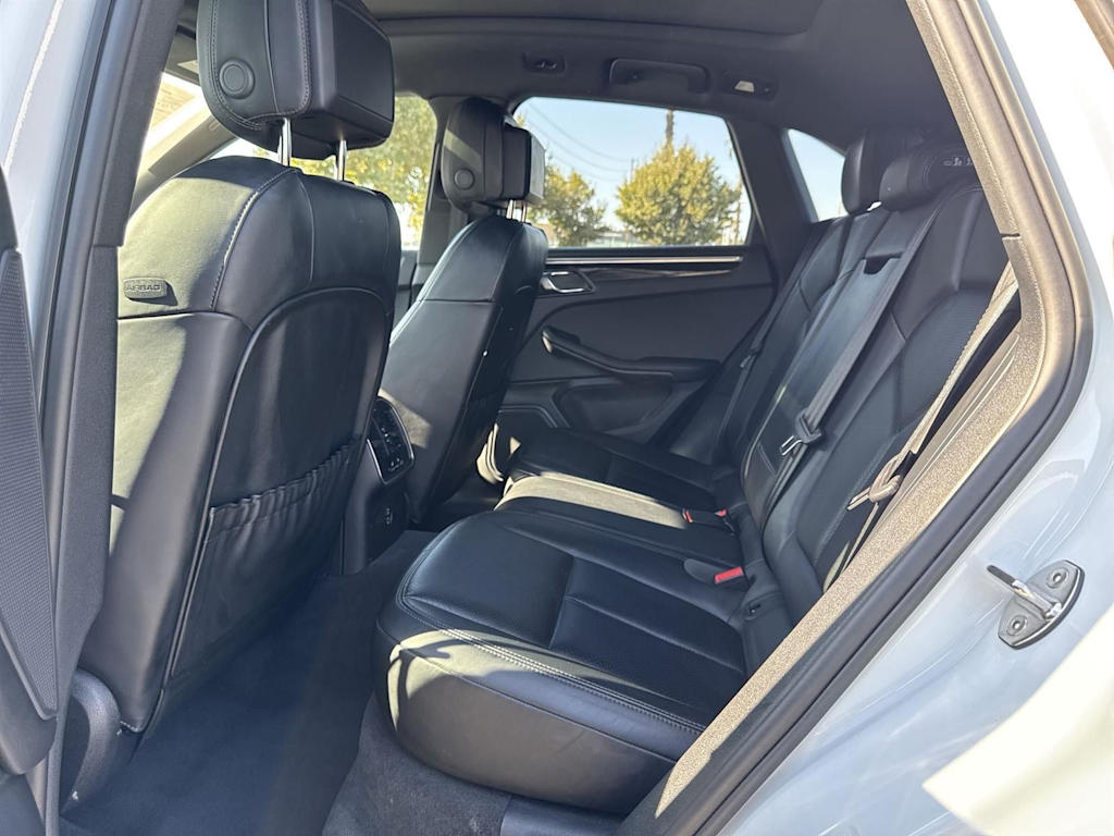 Thumbnail: 2024 Porsche Macan - 11