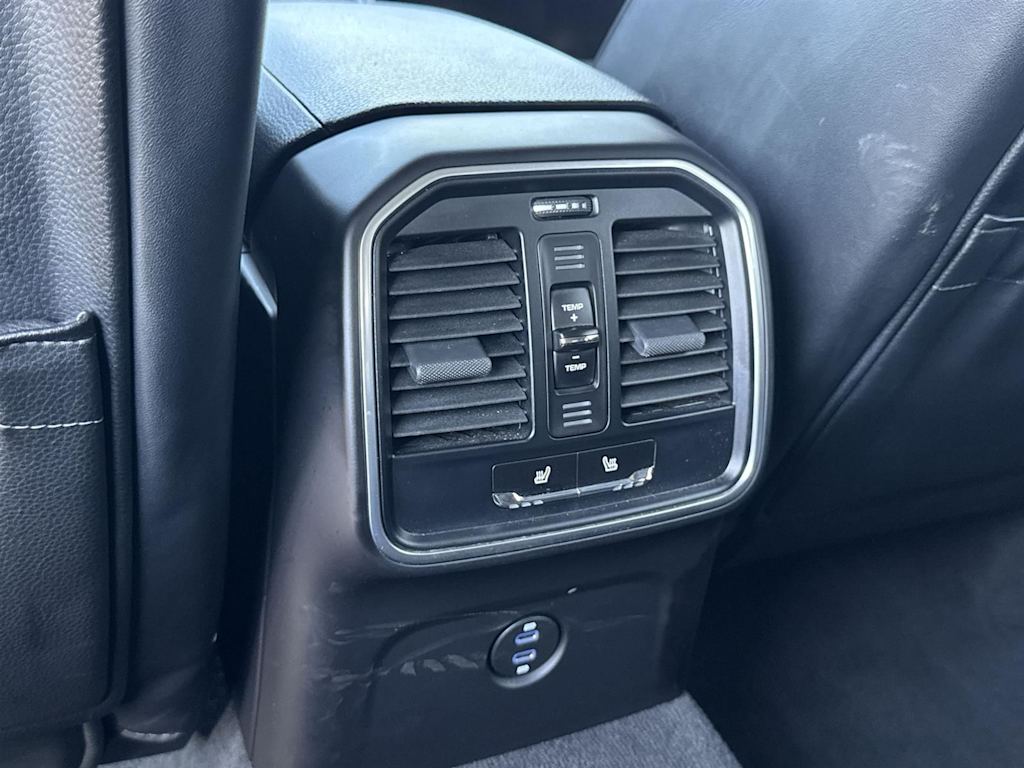 Thumbnail: 2024 Porsche Macan - 33