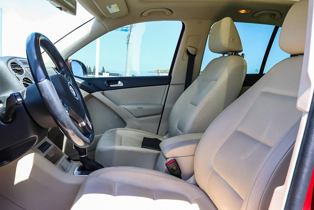 Thumbnail: 2016 Volkswagen Tiguan - 9