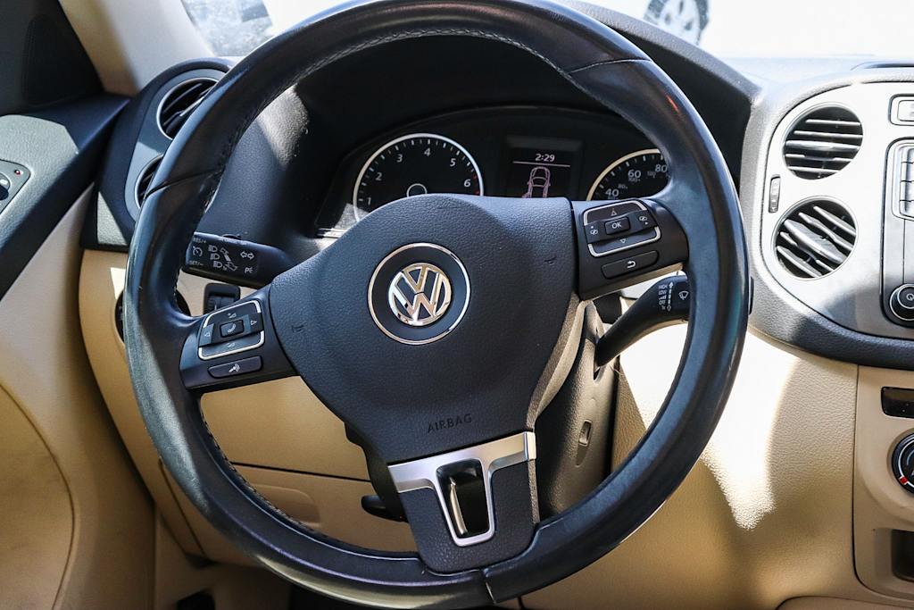 Thumbnail: 2016 Volkswagen Tiguan - 8