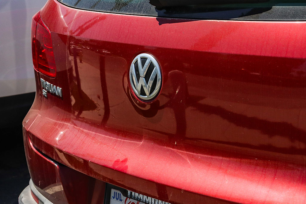Thumbnail: 2016 Volkswagen Tiguan - 16