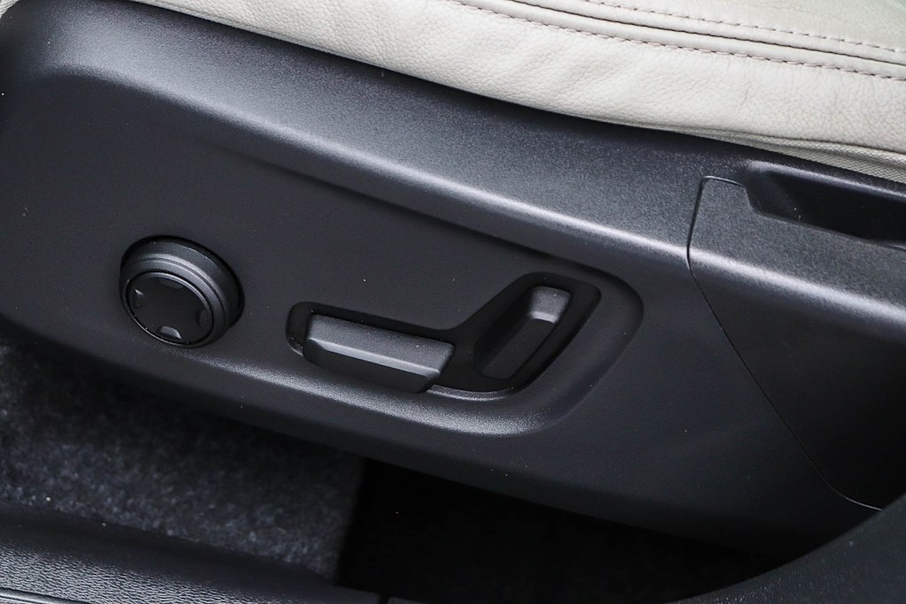 Thumbnail: 2019 Volvo XC40 - 27
