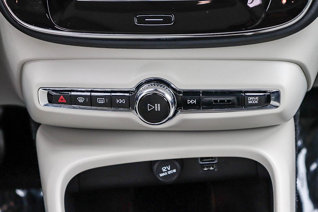 Thumbnail: 2019 Volvo XC40 - 23