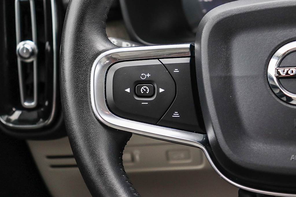Thumbnail: 2019 Volvo XC40 - 24
