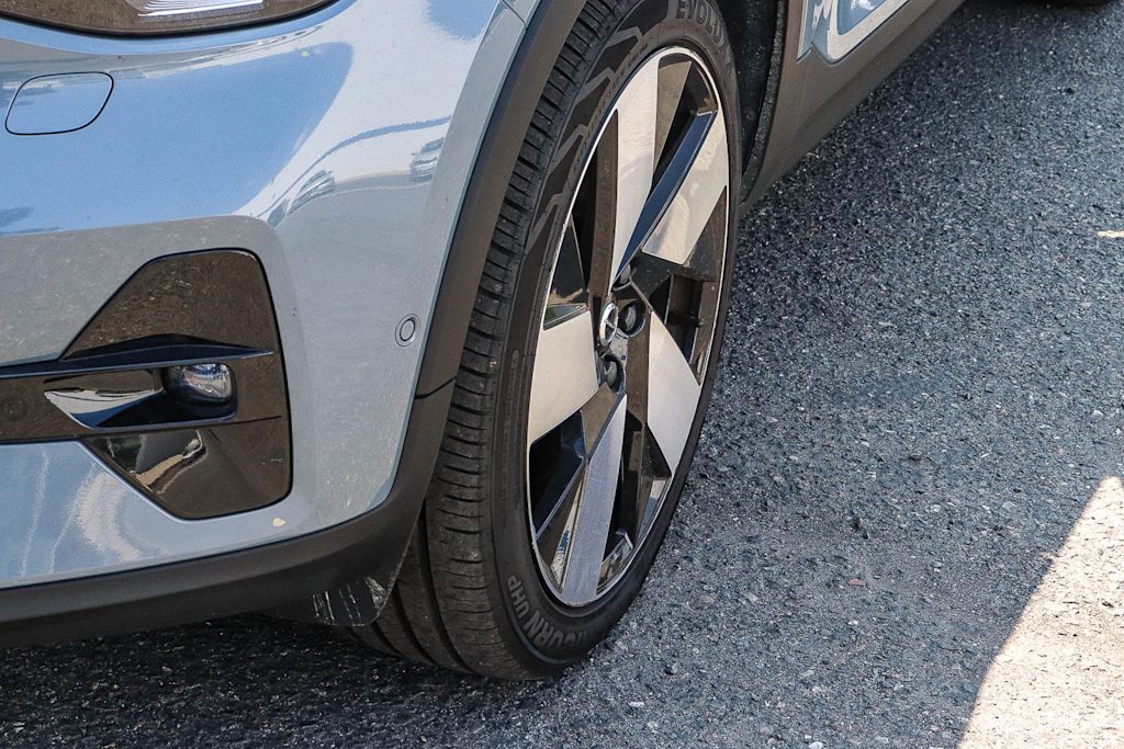 Thumbnail: 2023 Volvo C40 - 6