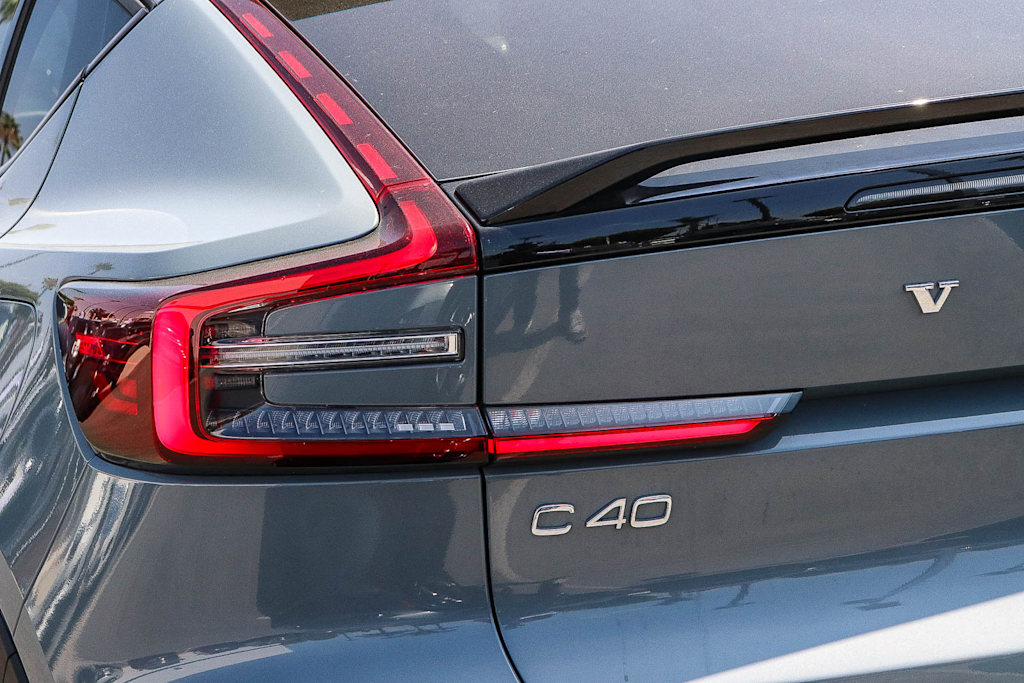 Thumbnail: 2023 Volvo C40 - 15