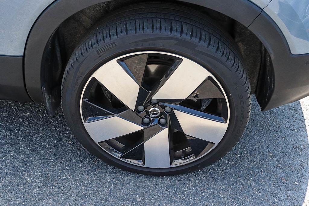Thumbnail: 2023 Volvo C40 - 21