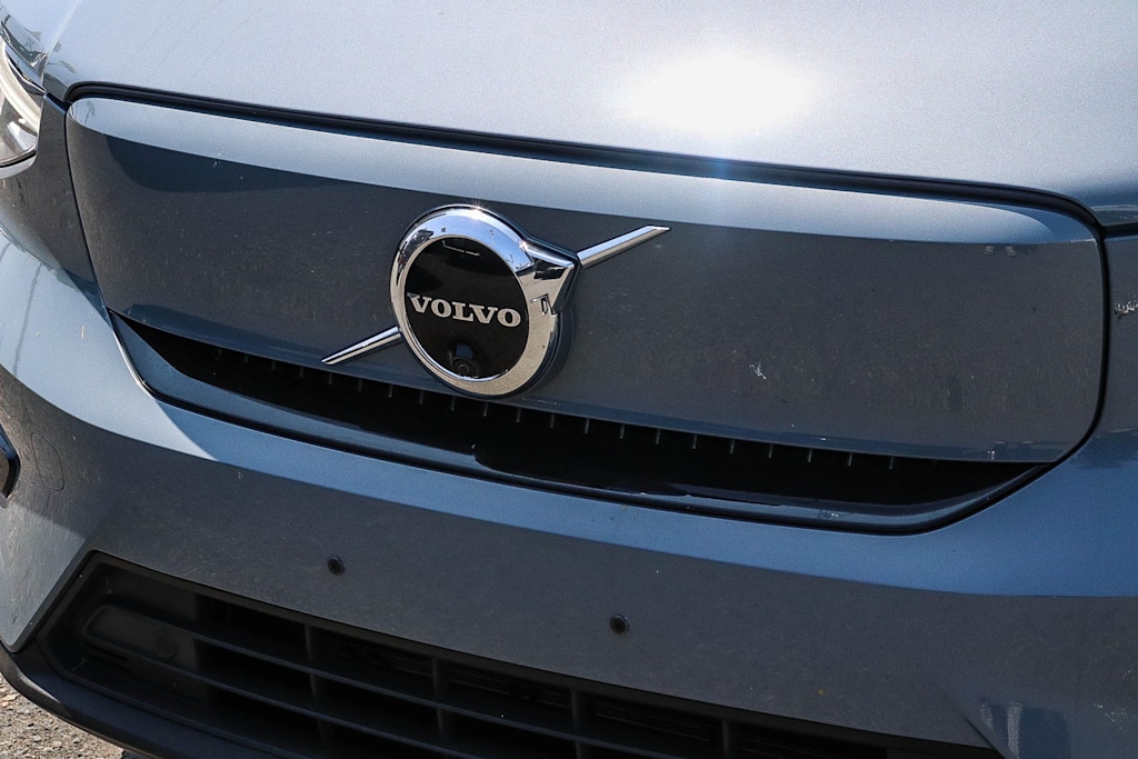 Thumbnail: 2023 Volvo C40 - 14