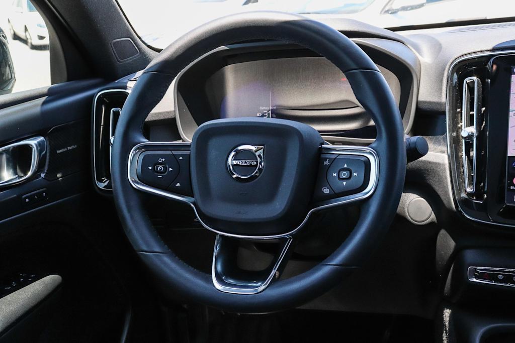 Thumbnail: 2023 Volvo C40 - 8