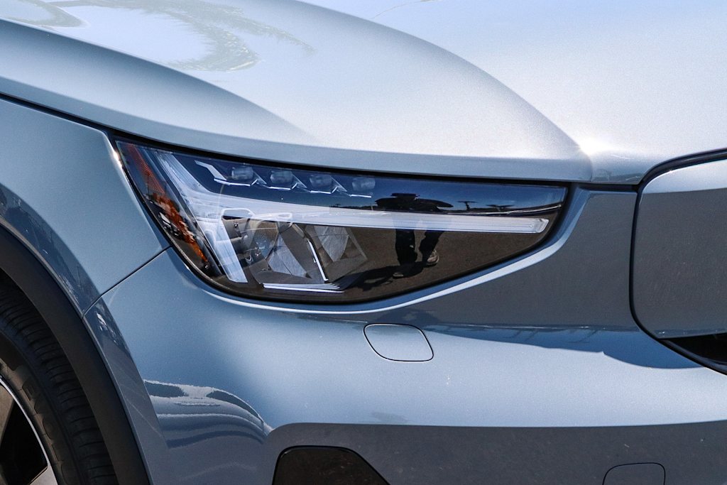 Thumbnail: 2023 Volvo C40 - 16