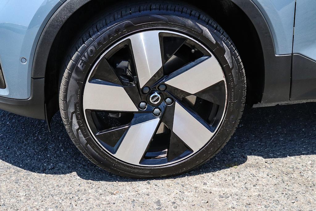 Thumbnail: 2023 Volvo C40 - 20