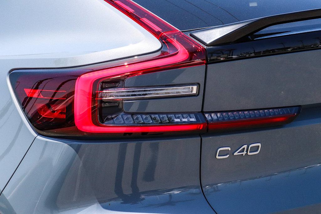 Thumbnail: 2023 Volvo C40 - 19