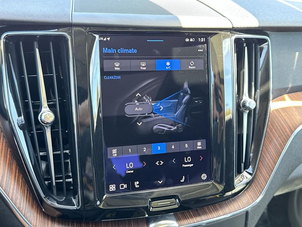 Thumbnail: 2023 Volvo XC60 - 23