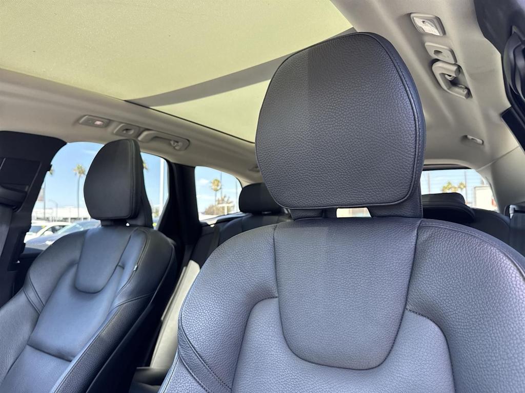 Thumbnail: 2023 Volvo XC60 - 10