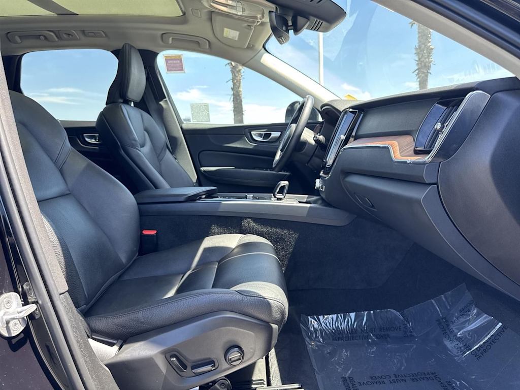 Thumbnail: 2023 Volvo XC60 - 34