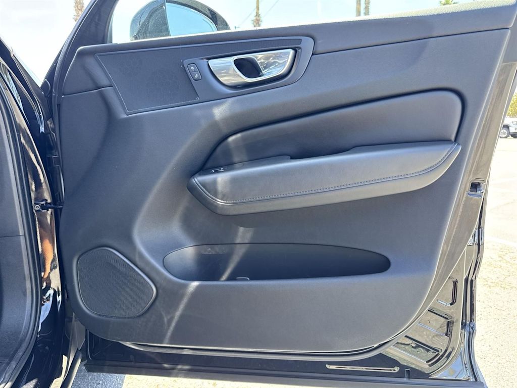 Thumbnail: 2023 Volvo XC60 - 33