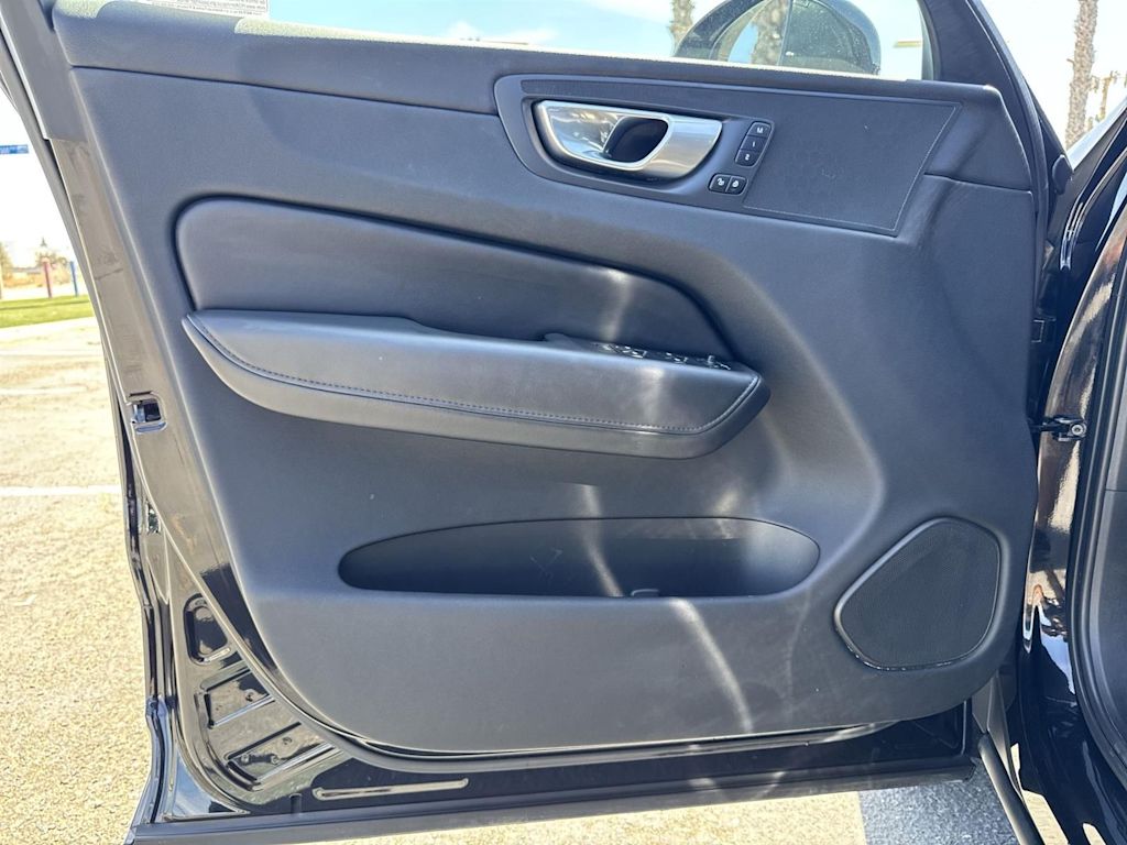 Thumbnail: 2023 Volvo XC60 - 27