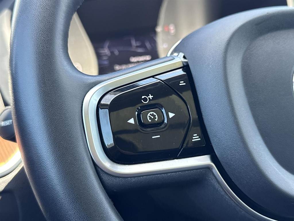 Thumbnail: 2023 Volvo XC60 - 21