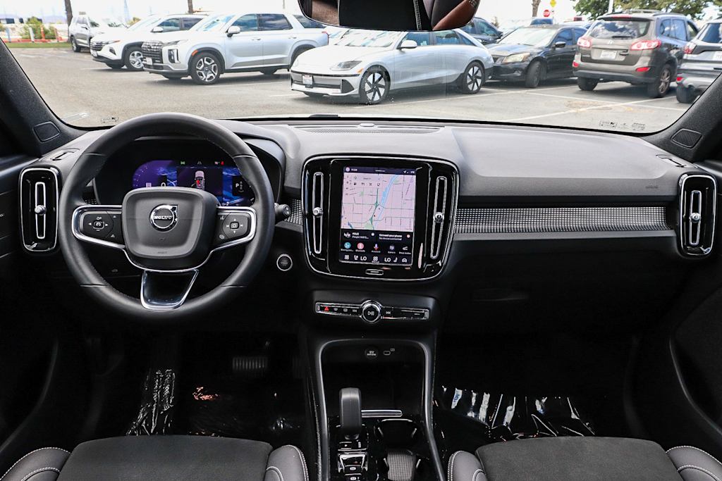 Thumbnail: 2023 Volvo XC40 - 2