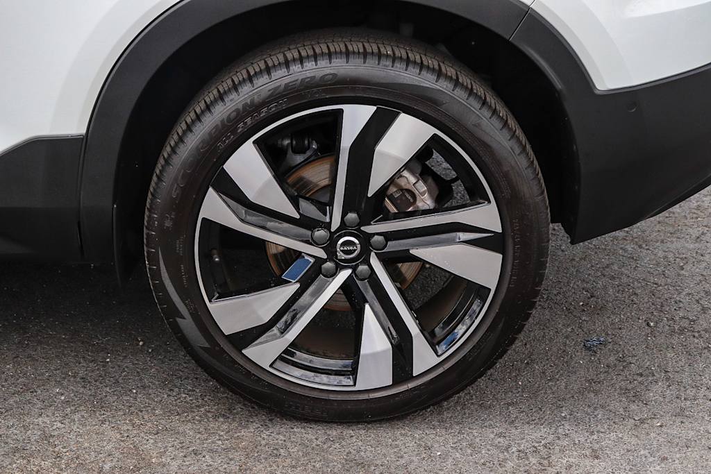 Thumbnail: 2023 Volvo XC40 - 7