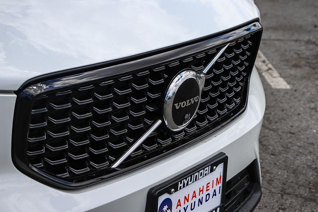 Thumbnail: 2023 Volvo XC40 - 18
