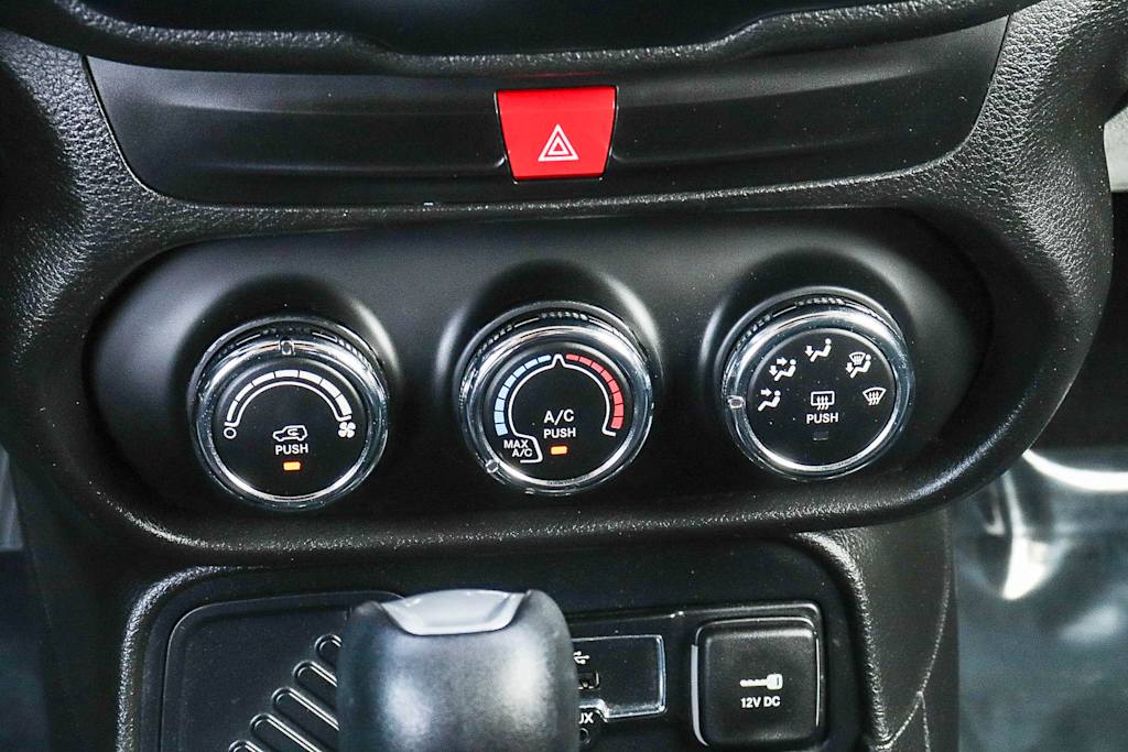 Thumbnail: 2017 Jeep Renegade - 22