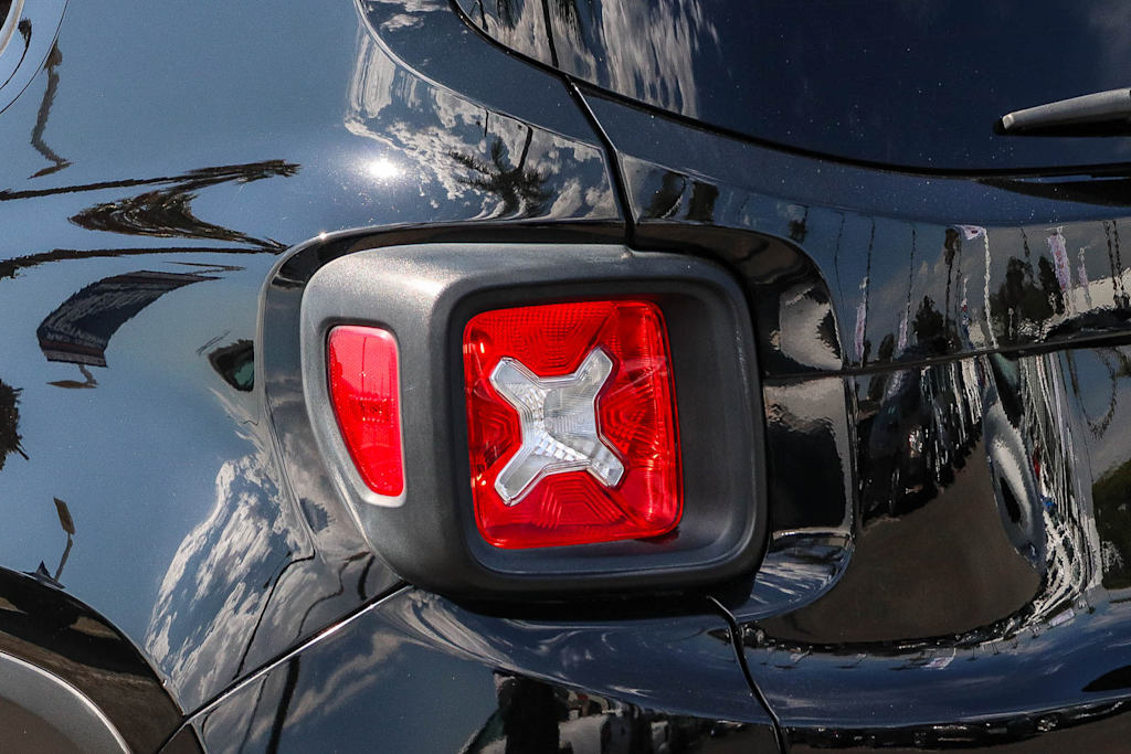 Thumbnail: 2017 Jeep Renegade - 18